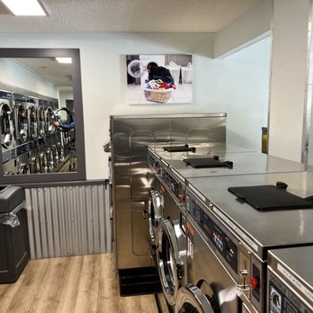 Glen Ellen Coin Laundry - 17 Washing Machines & 14 dryers - Laundromat Near Me - Glen Ellen, California Glen Ellen Coin Laundry - 17 Washing Machines & 14 dryers - Laundromat Near Me - Glen Ellen, California
