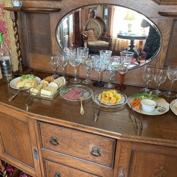 Gingerbread Mansion - Afternoon snacks - Hotels Near Me - Ferndale, California