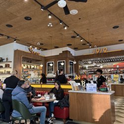 Cafe Landwer - Yorkdale - Interior