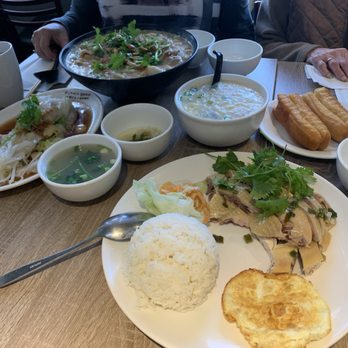 SoHoMei - P8. Beef Shantou Steamed Rice Roll w/- Pork & Preserved Egg Porridge 牛肉特式汕頭腸粉 配 皮蛋瘦肉粥.  Also Chicken in Foreground. - Chinese Near Me - San Francisco, California