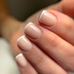 Waka Waka Nails - French tip