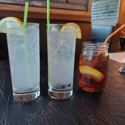 Bains BBQ & Smokehouse - Spiked lemonde and iced tea