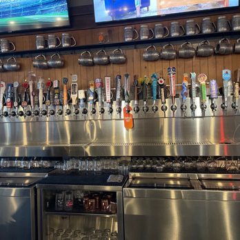 Old Chicago Pizza + Taproom - Huge beer selection!  Lots of TVs! - Pizza Near Me - FORT COLLINS, Colorado