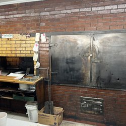 Little Pigs Barbecue - Built in smoker and grill!