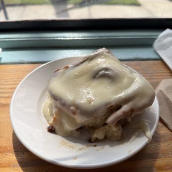 Bake Shack - Cinnamon roll - Breakfast & Brunch Near Me - Dania Beach, Florida