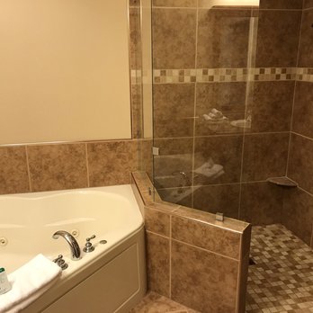 Berlin Resort - Loved the large walk-in shower and jetted tub! - Hotels Near Me - Millersburg, Ohio