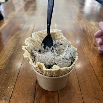 Brown Box - Great waffle cup with hint of cinnamon - Ice Cream & Frozen Yogurt Near Me - Kanab, Utah