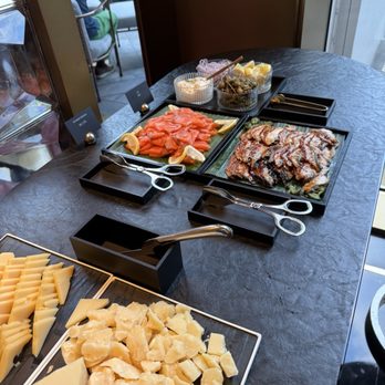 香港美利尼依格羅酒店 - Cheese, cured meat, smoke salmon and unagi. - Hotels Near Me - Hong Kong, HK
