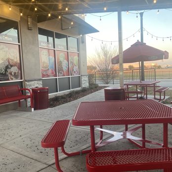 Bruster's Real Ice Cream - Outdoor seating - Desserts Near Me - Kissimmee, Florida