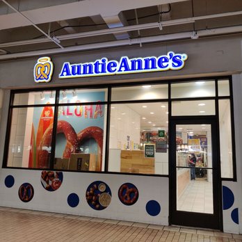 Auntie Anne's - View from the parking lot - Pretzels Near Me - Honolulu, Hawaii