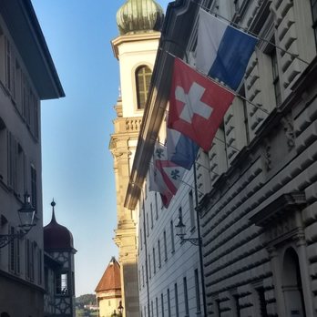 Ameron Luzern Hotel Flora - view of Chapel Bridge from in front of the hotel entrance on Seidenhofstrasse - Hotels Near Me - Luzern, LU