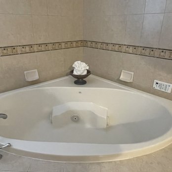 The Eagle Inn - Soaking tub - Hotels Near Me - Santa Barbara, California