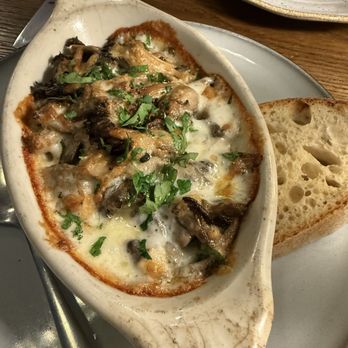 L’Oro Di Napoli - Funghetto Tartufato - delicious! - Pizza Near Me - Santa Rosa, California