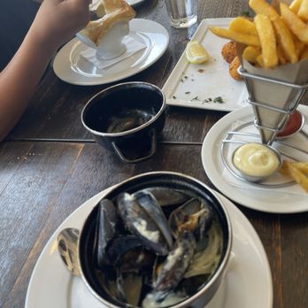 Brussels Bistro - Small Fries 8 St Bernardus Tripel Green Curry mussels and mushroom soup - Belgian Near Me - San Clemente, California Brussels Bistro - Small Fries 8 St Bernardus Tripel Green Curry mussels and mushroom soup - Belgian Near Me - San Clemente, California