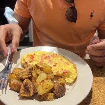 Cafe Raymond - Omelette - Breakfast & Brunch Near Me - Pittsburgh, Pennsylvania