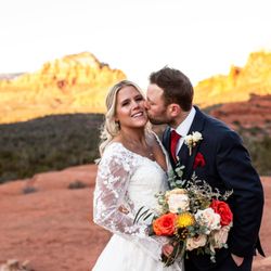 Weddings In Sedona - Such an adorable couple! Marianne Brown Photography,
Fine Art of Flowers, Carrie Kacen