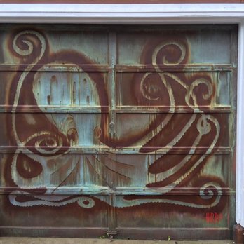 Union City Market - Painted Octopus on garage of building at the side of the road - Souvenir Shops Near Me - Union, Washington