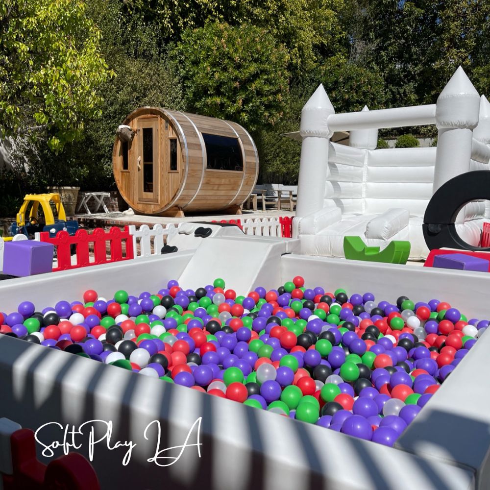 Soft Play LA Logo