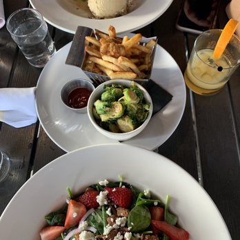 Roosevelt's - Strawberry spinach salad - Gastropubs Near Me - Tulsa, Oklahoma
