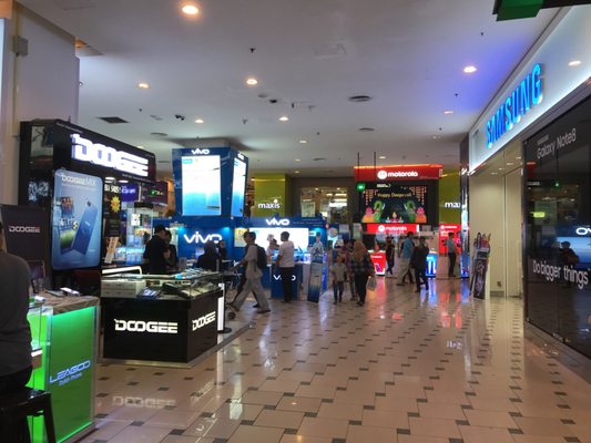 Plaza Low Yat by null