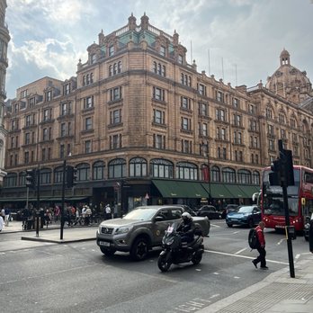 Harrods' Tea Room - Harrod's - Sandwiches Near Me - London, XGL Harrods' Tea Room - Harrod's - Sandwiches Near Me - London, XGL