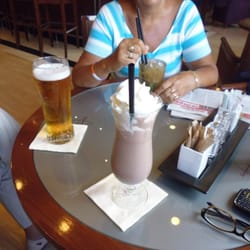Bojangles Bar & Lounge - W upały zimne piwo /niestety tylko koncernowe/, czekoladowy szejk i żubrowe mojito.