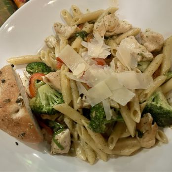 Rainforest Cafe - Rasta pasta - American Near Me - Edison, New Jersey