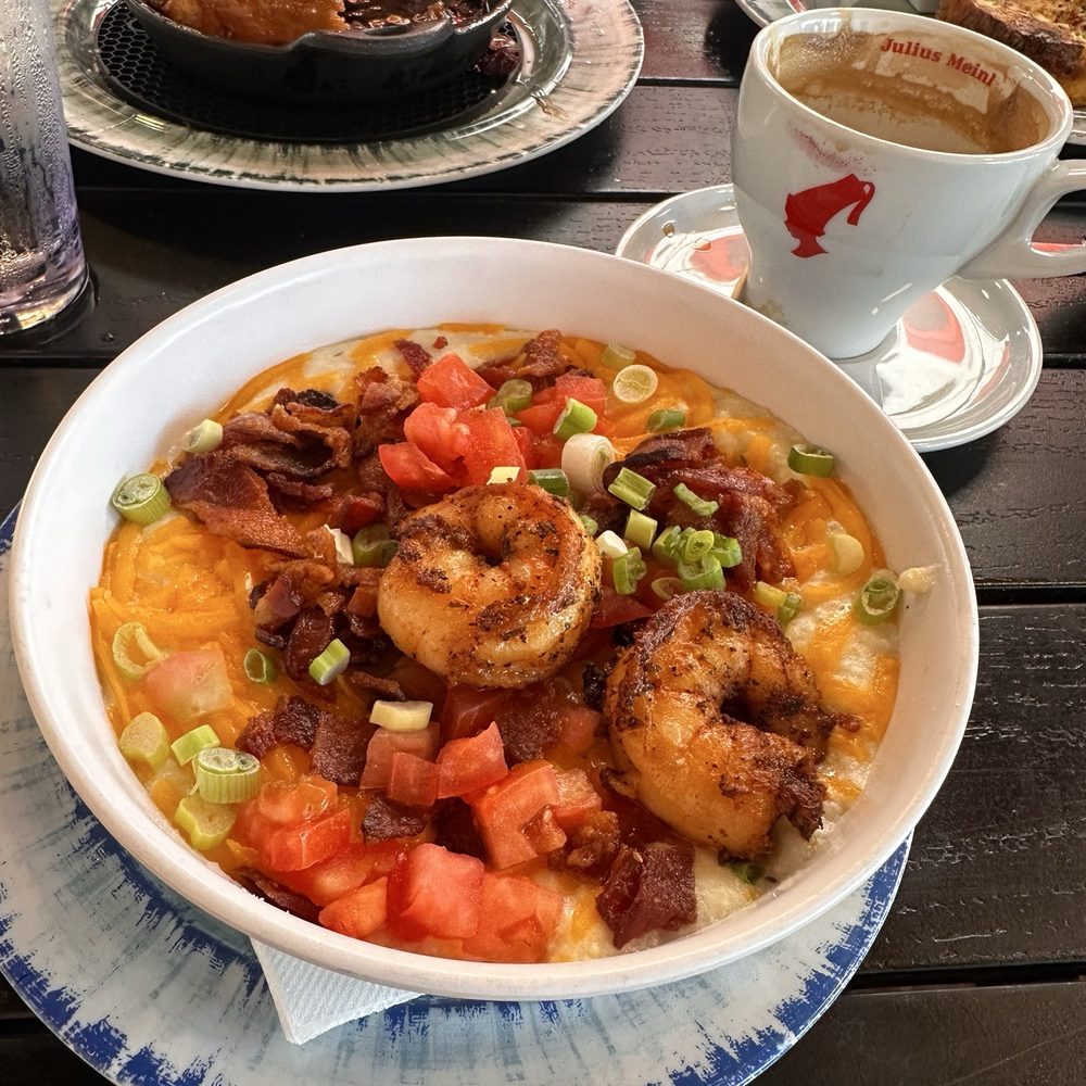 Grits with shrimp Grits with shrimp