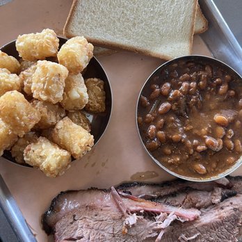 Easy ‘Que - Brisket with baked beans & tater tots - Barbeque Near Me - Kailua, Hawaii