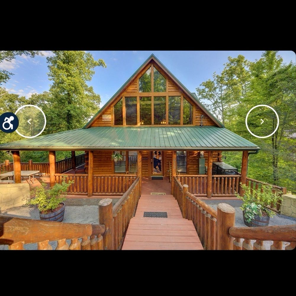 Timber Tops Cabin Rentals - This is the picture of the front online---I mean you expect some difference but this is a BIG difference. - Vacation Rentals Near Me - Sevierville, Tennessee Timber Tops Cabin Rentals - This is the picture of the front online---I mean you expect some difference but this is a BIG difference. - Vacation Rentals Near Me - Sevierville, Tennessee