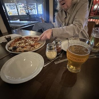 Beachcrest - Beer and pizza! - Beer Bar Near Me - Gleneden Beach, Oregon
