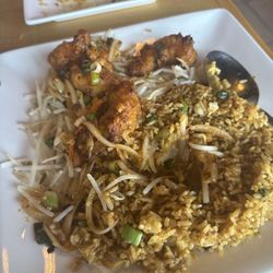 Mandarin Express - Fried shrimp everything delicious and comes with free soups and wonton and pice is not expensive like 200 pesos so like $12