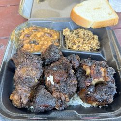 Tu Bones BBQ - Oxtails plate with baked beans and dirty rice.