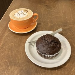 Needmore Coffee Roasters - Double chocolate muffin, Hale harvest latte