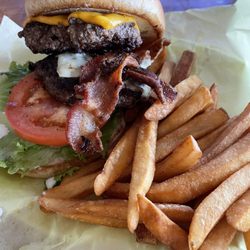 Plainfield Station Bar & Grill - Plainfield burger