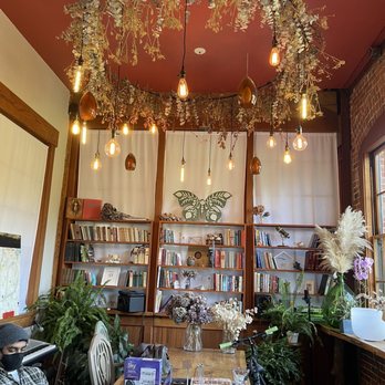The Hidden Cafe - Community table inside - Coffee & Tea Near Me - Berkeley, California The Hidden Cafe - Community table inside - Coffee & Tea Near Me - Berkeley, California