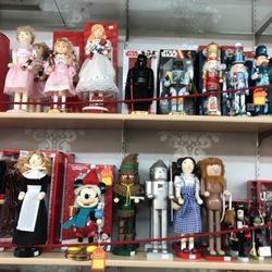 Tannenbaum Shoppe - Nutcrackers