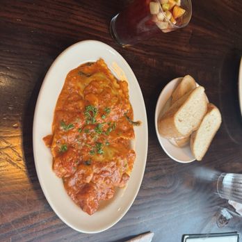 Pasta Palazzo - Ravioli in pesto and red sauce - Italian Near Me - Chicago, Illinois