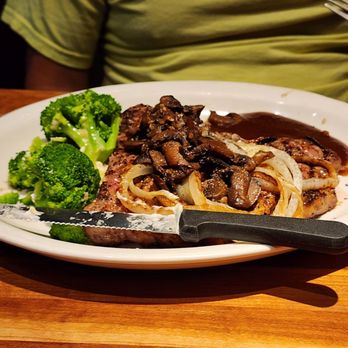 Cheddar's Scratch Kitchen - Steak with broccoli - Comfort Food Near Me - Pinellas Park, Florida