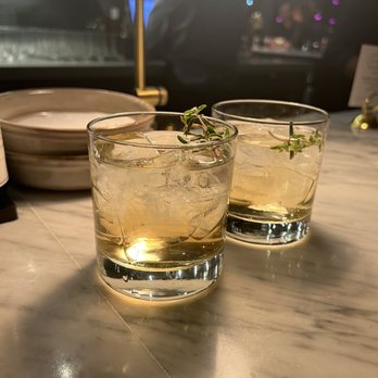 The Lexington - Spritz belle femme - American Near Me - Cambridge, Massachusetts