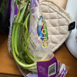 Walmart Supercenter - Sad little green onions.