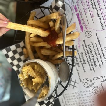 the Eldo - Macaroni and cheese with rotelle pasta! Kid rated nine out of 10 - Sports Bars Near Me - Long Beach, California the Eldo - Macaroni and cheese with rotelle pasta! Kid rated nine out of 10 - Sports Bars Near Me - Long Beach, California