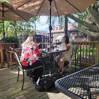 Patrick Henry's Pub & Grille - Natural shade - Dive Bars Near Me - Richmond, Virginia Patrick Henry's Pub & Grille - Natural shade - Dive Bars Near Me - Richmond, Virginia