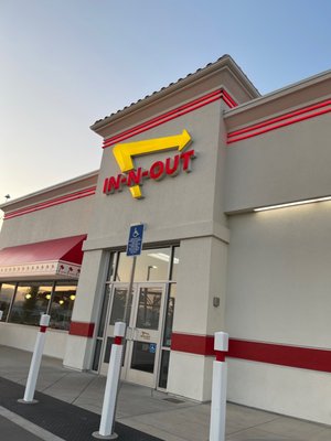 In-N-Out Burger by null