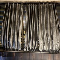 Hotel Monopol - Blinds that don't close