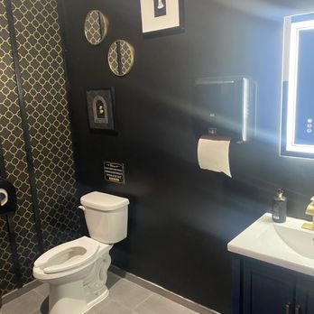 Flexx Lounge - Restroom - Lounges Near Me - Missouri City, Texas