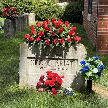 Claiborne Farm - Secretariat's gravesite. Triple Crown Winner. - Horse Racing Near Me - Paris, Kentucky