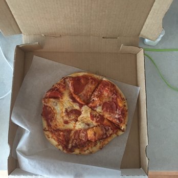 Yard House - Take out pizza reminds me of airport food. - Bars Near Me - Boston, Massachusetts