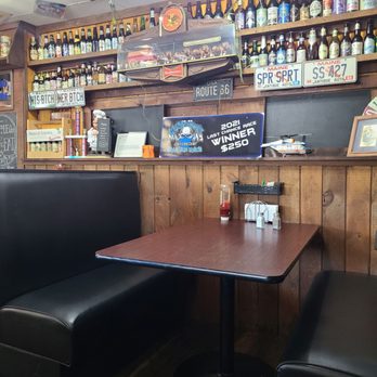 Ruth & Wimpys Restaurant - Vinyl booths - Seafood Near Me - Hancock, Maine