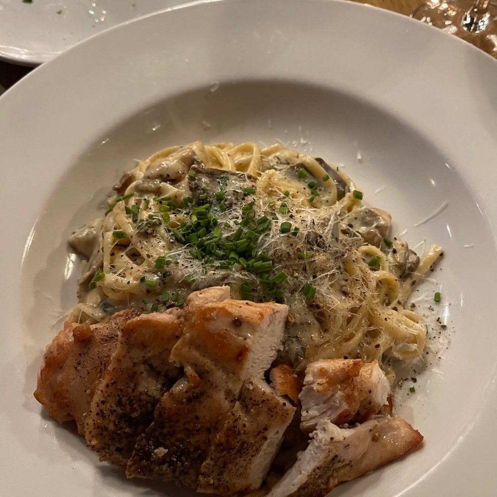 Carte Blanche - Linguini with garlic cream sauce, flat 12 mushrooms. Added chicken - French Near Me - Hamburg, New York Carte Blanche - Linguini with garlic cream sauce, flat 12 mushrooms. Added chicken - French Near Me - Hamburg, New York